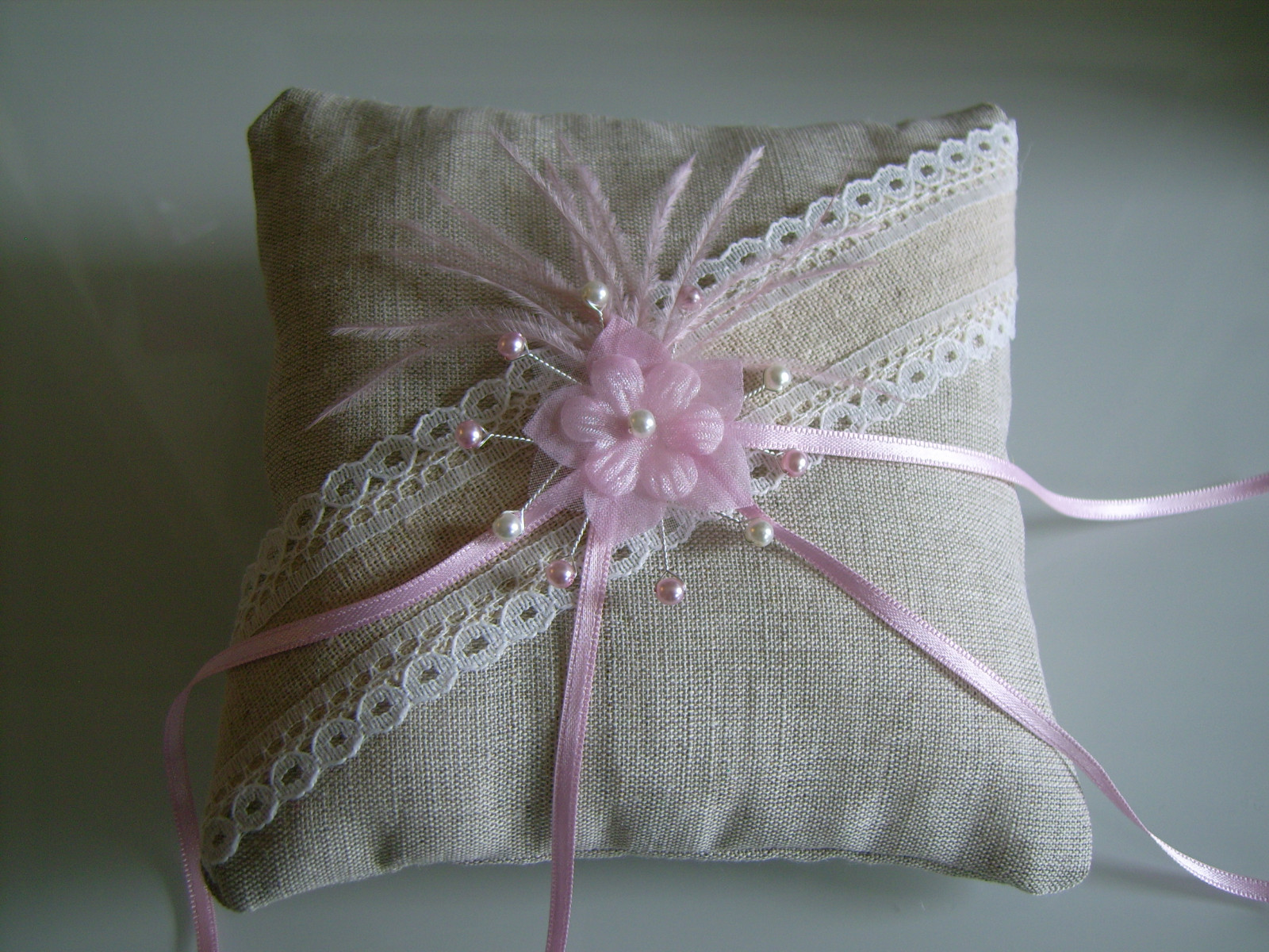 Coussin alliances mariage lin anti-glisse avec rubans sécurité ivoire
