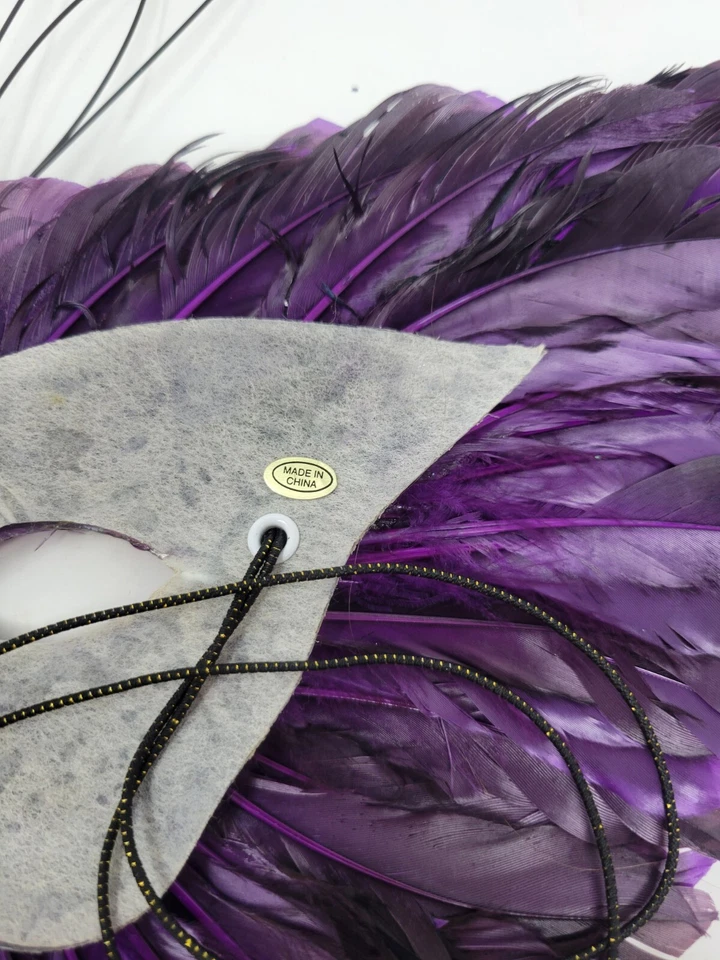 Feathered Green & Black Mask - MARDI GRAS MASQUERADE PARTY EYE MASK - HALLOWEEN - Image 4 of 4