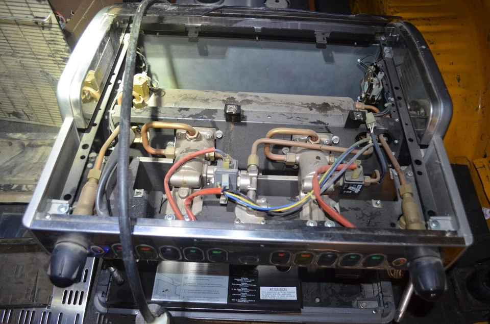 CIMBALI M 29 ESPRESSO MACHINE 2 GROUP AUTOMATIC 220 VTs 50/ 60Hz PARTS REPAIR - Image 2 of 4