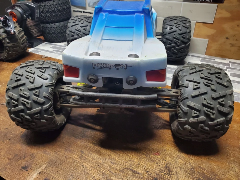 Vintage Losi LST 3-XLE 4x4 1/8th Scale Electric Monster Truck ARTR - Image 2 of 4