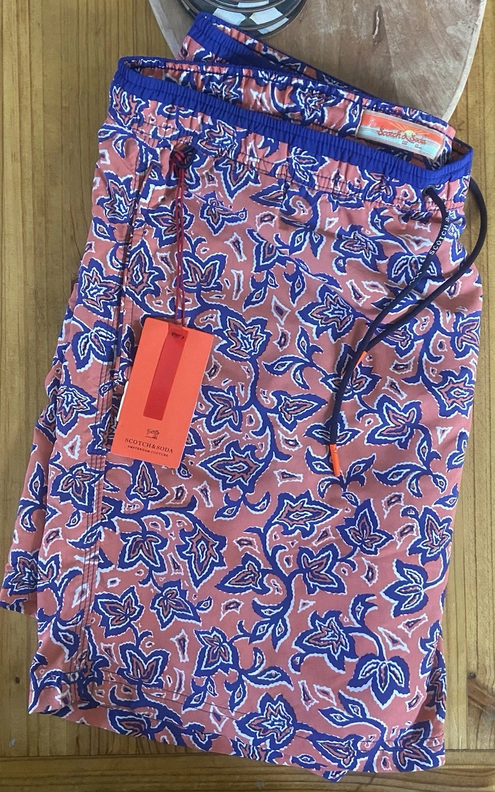 Vintage BNWT 2014 Scotch & Soda Swim Shorts XL Melon. HTF Rare Print SS148547
Opens in a new window