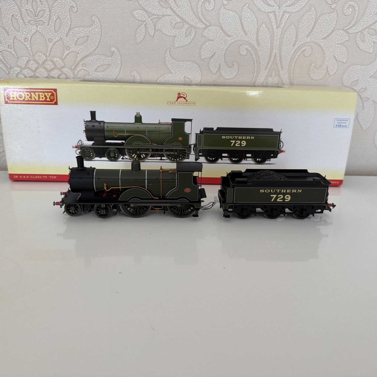 Hornby 'OO' R2711 S.R. Class T9 Greyhound 4-4-0 Locomotive 729 & Tender Boxed.