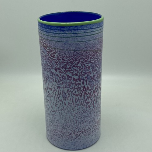 TAYLOR BACKES Cilindro JARRÓN REMOLINO 8.5" VIDRIO ARTÍSTICO SOPLADO A MANO Firmado Azul Granate - Imagen 4 de 6