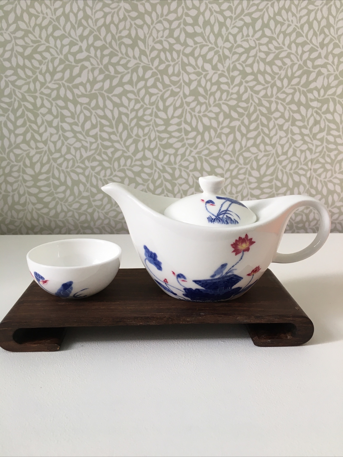 MD Miracle Dynasty Beautiful Fine Bone China Richard Jason Teapot And