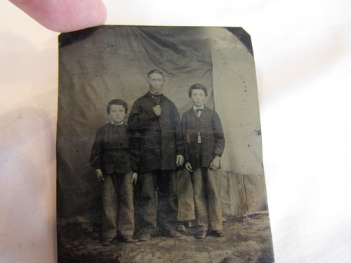 Tin type ,1 ambro groupof 8 groups of men ,groups of women,mother child,twin - Picture 4 of 13