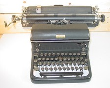 Vintage 1941 Royal KMM Magic Margin Typewriter Serial Number KMM14-2705420 thumbnail