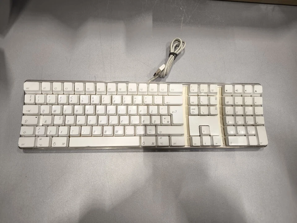 Apple A1048 USB Tastatur - Gebraucht, Gebrauchsspuren, Keine Zubehörteile