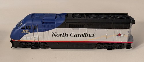 Athearn RTR 2613 HO Scale North Carolina DOT F59PHI Powered Locomotive #1797 - Picture 4 of 9