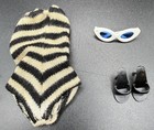 Vintage 60er Jahre Barbie Puppe Outfit. Zebra Badeanzug Sonnenbrille & schwarze Pantoletten Schuhe