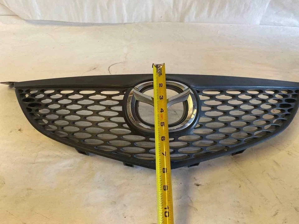 Mazda 3 2004-2006 parrilla superior malla negra sin faros antiniebla ovalados sedán Mazda3 G Foto 4 de 4