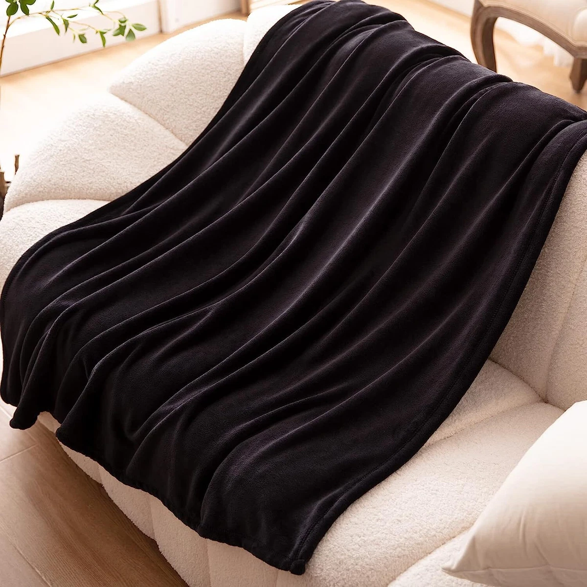 Bertte Fleece Throw Blanket Super Soft Cozy Warm Lightweight Throw