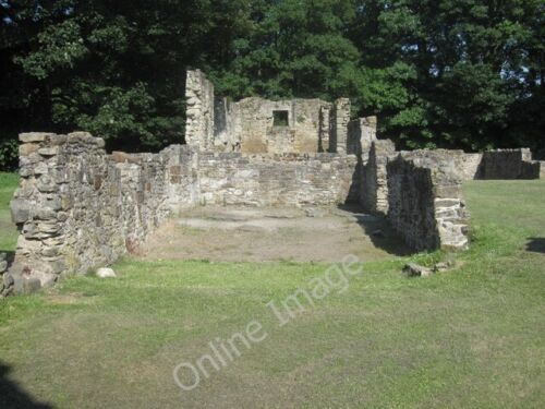 Photo 6x4 Ruined cottages at Basingwerk Abbey Greenfield\/Maes-Glas Accor c2010 - Foto 1 di 1