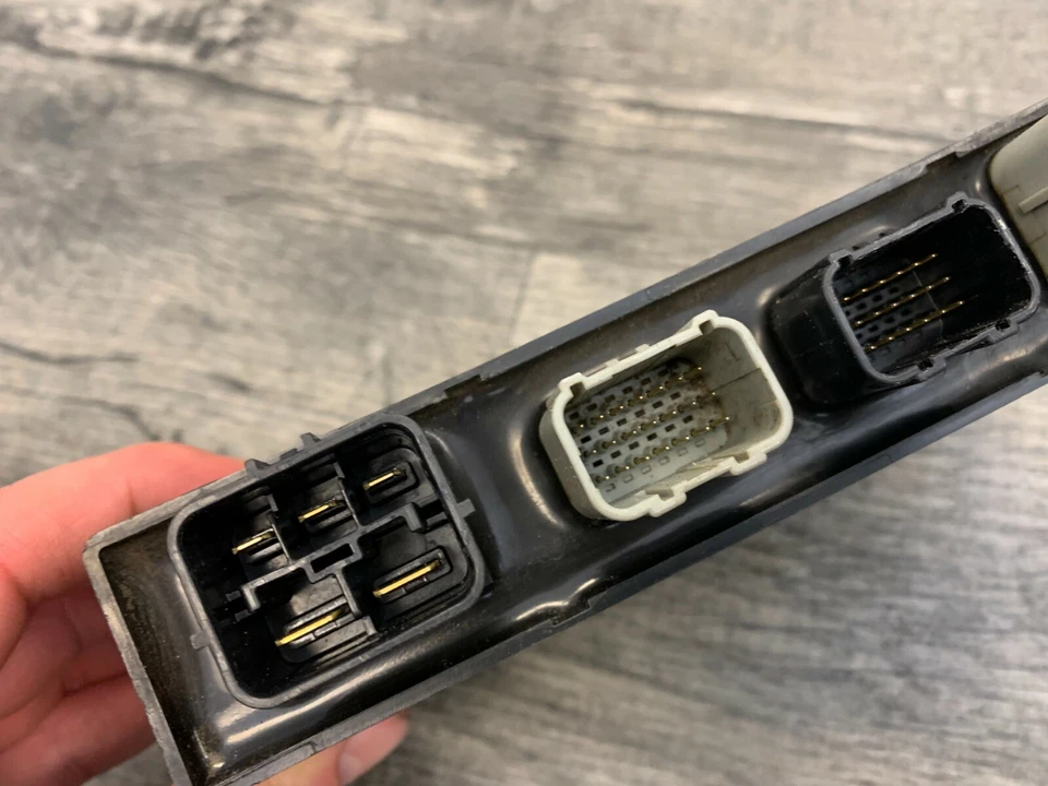 Caja módulo unidad de control ABS HONDA 2009-2012 CBR600RR 38600-MFJ-A52 38600-MFJ-A54 Foto 2 de 4