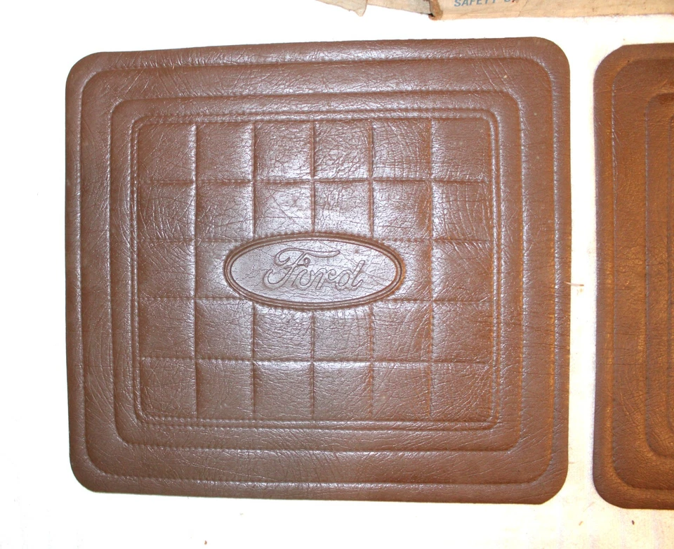 Ford Crown Victoria LTD II Elite Thunderbird 1979 alfombrillas traseras de sillín nuevas Foto 2 de 4