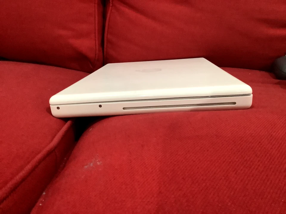 Macbook 2007 works when plugged in only - Image 3 of 4