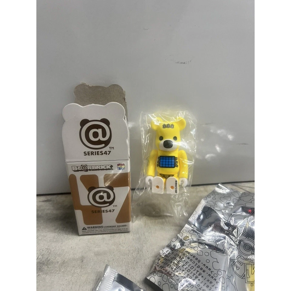 BEARBRICK Serie 47: ANIMAL Secreto Psicosis Oso Cera Amarilla! CAJA ABIERTA NUEVA Foto 2 de 4