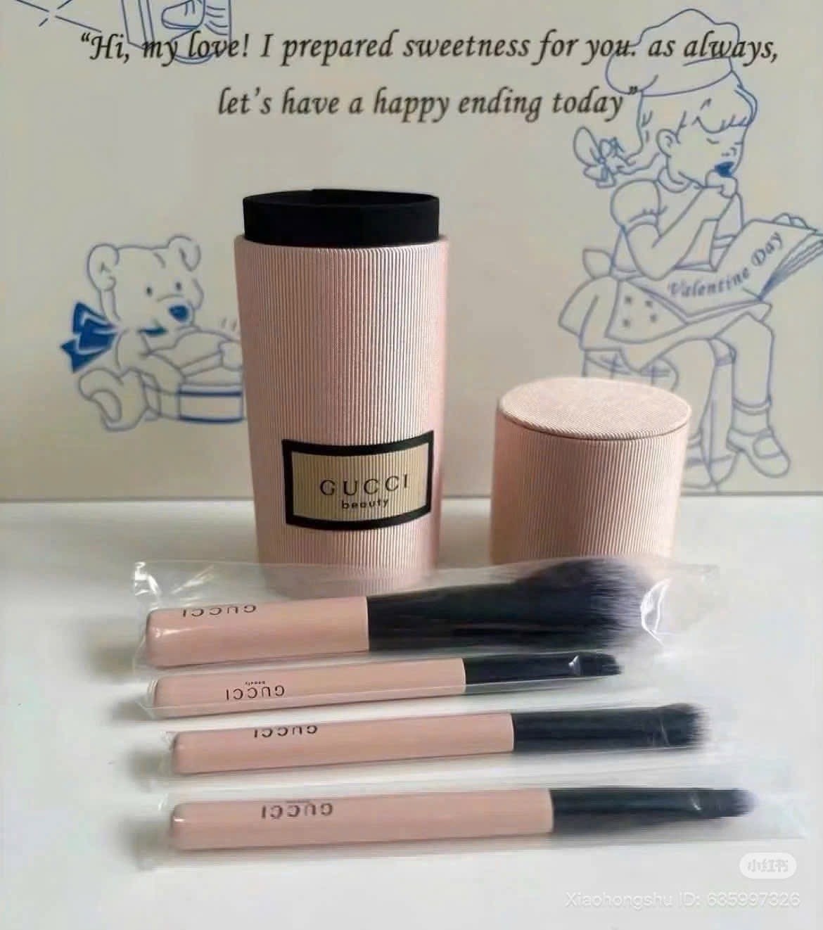 GUCCI BEAUTY Makeup Mini 4 Pezzi Pennelli con Custodia Set da Viaggio ROSA