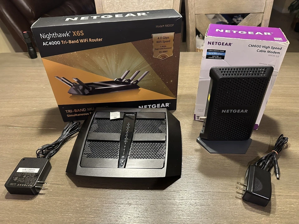 Módem de cable NETGEAR CM600-1AZNAS 960Mbps DOCSIS 3.0 y NETGEAR Nighthawk X6s Foto 3 de 4