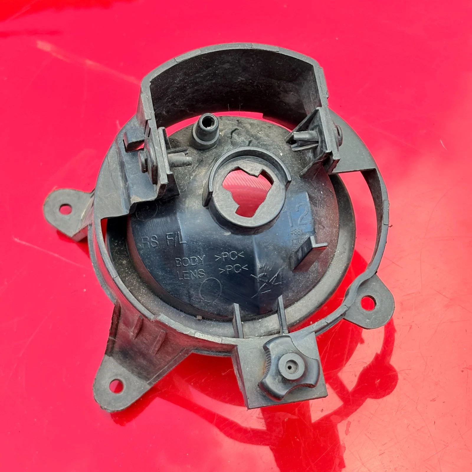 Kia Carens right fog light rear housing mounting points bulb holder opening