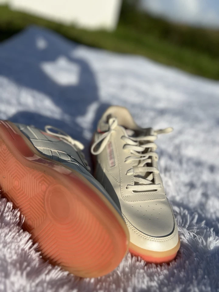 Reebok Classic Women's US Size 11 EU Size 42.5 Gently Use And Barely Worn - Image 4 of 4