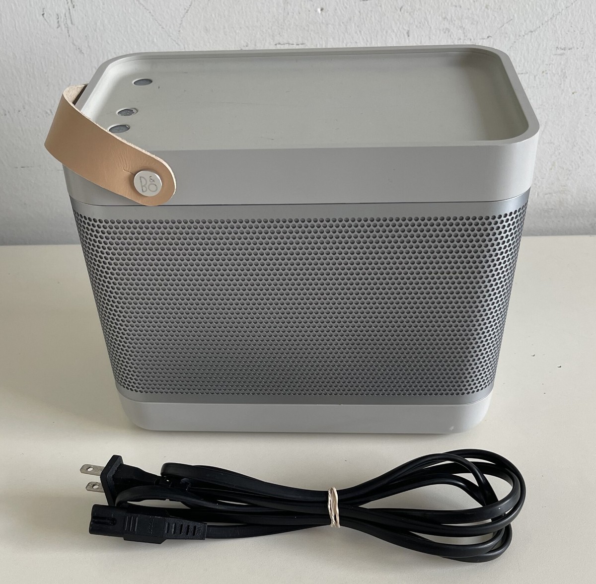 B&O Bang & Olufsen Beolit 15 Play Portable Bluetooth Speaker B&O Bang & Olufsen Beolit 15 Play Portable Bluetooth Speaker