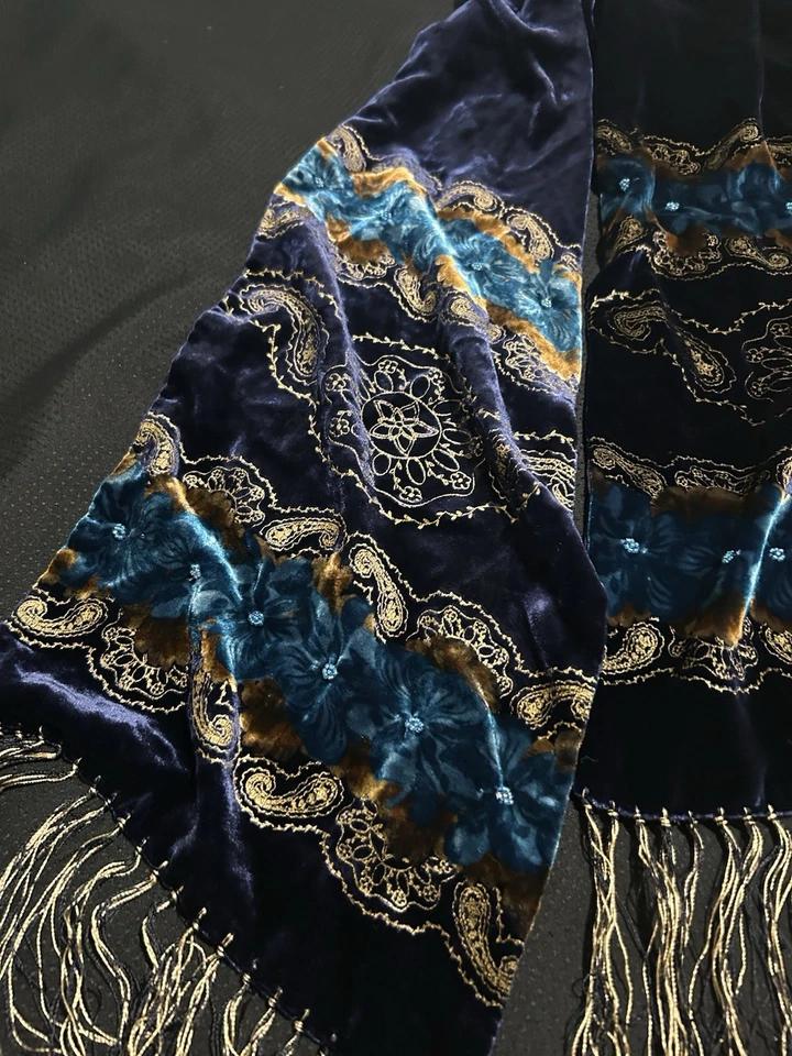 Bufanda rectangular de terciopelo azul marino ~ Boho de lujo con cuentas flores turquesa forrada con flecos Foto 2 de 4