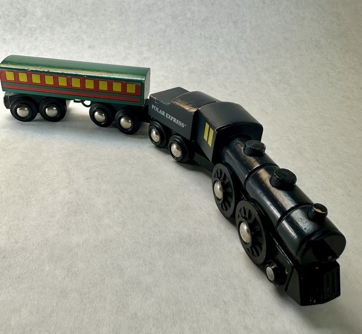 BRIO POLAR EXPRESS ENGINE & TENDER & PASSENGER COACH From #33426  display picture 1