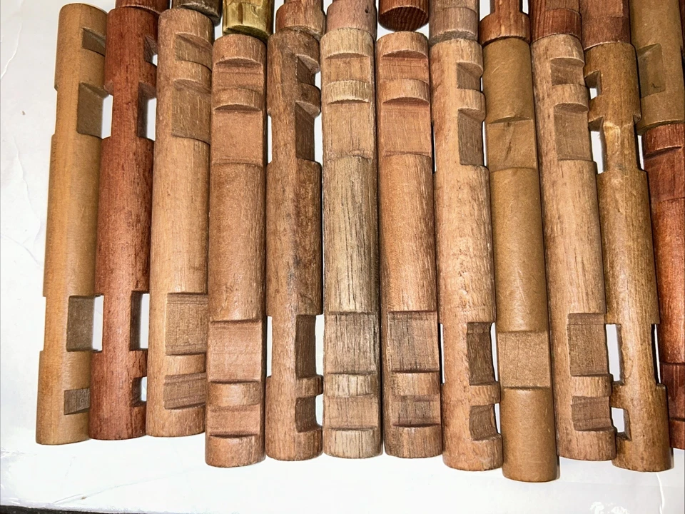 Large Lot 200 Pc Wood Lincoln Logs Lot 5lbs - Image 3 of 4