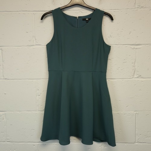 Abito Uniqlo OTTIME CONDIZIONI aderente e svasato corto MEDIA verde tinta unita