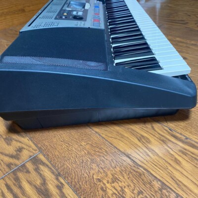 Yamaha PSR-350 Portable Keyboard 61-Key Digital Piano Good