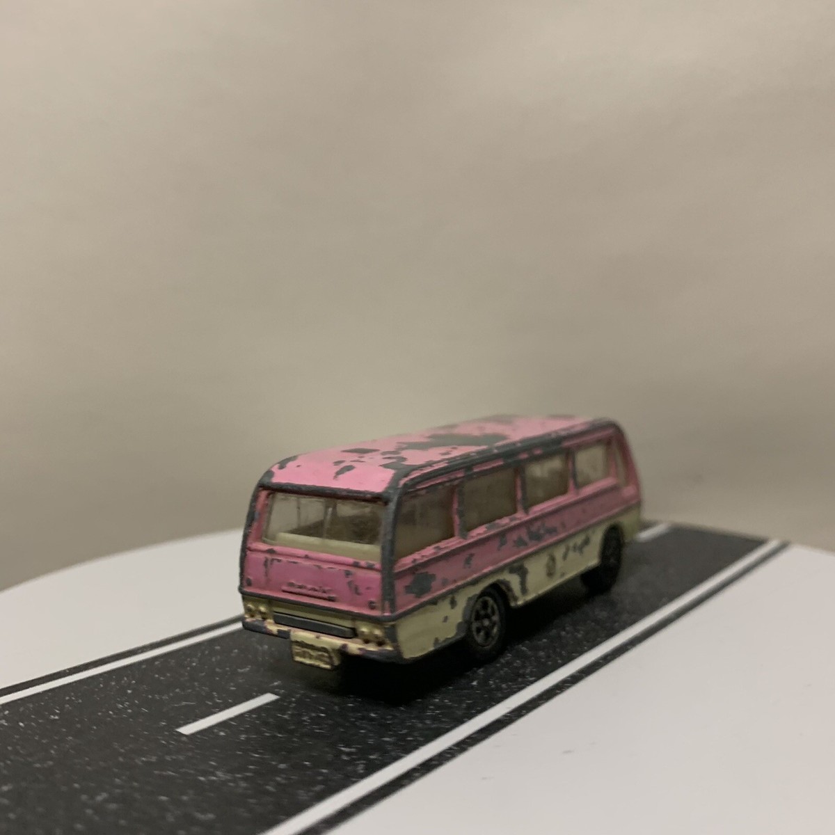 Tomica Tomy Japan 1974 Mazda Light Bus #46 1:88 Pink & White, VTG