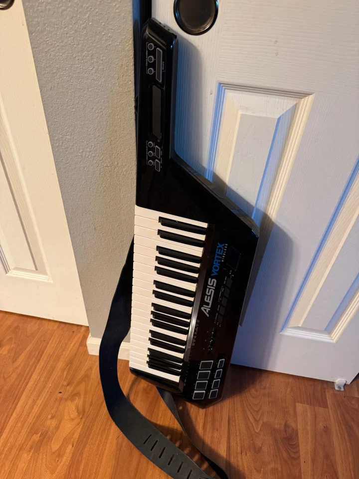 Alesis Vortex Wireless USB Keytar Keyboard Controller Only / Working