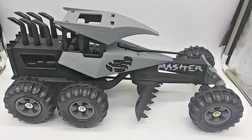 VTG 1986 Tonka Steel Monsters MASHER Comp. w/ Wheel Boss Figure in Damaged Box - Image 3 of 4