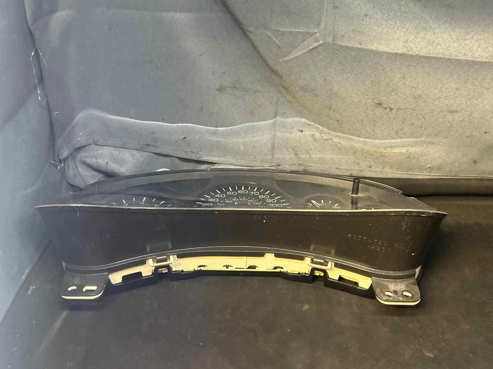 Fits 2002-2004 Oldsmobile Bravada Speedometer (miles n/a) OEM:15195450 Foto 2 de 4