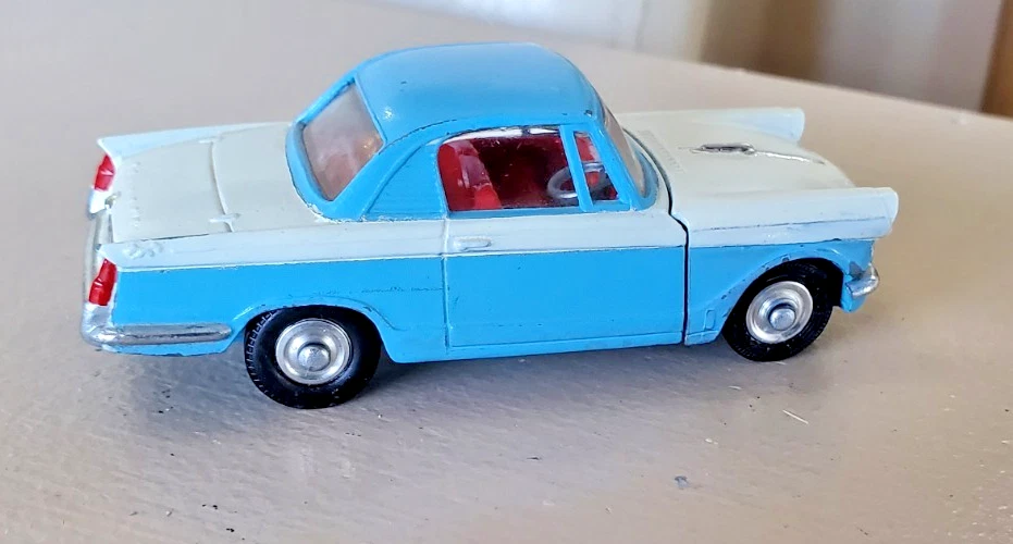 231 - Triumph Herald Coupé – Corgi Model Club