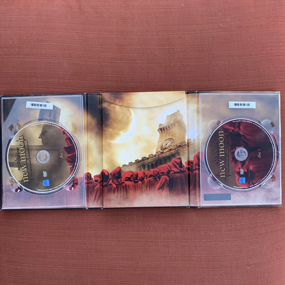 Elizabeth Reaser Signed New Moon DVD Autographed Twilight Collectors Edition - Image 3 of 4