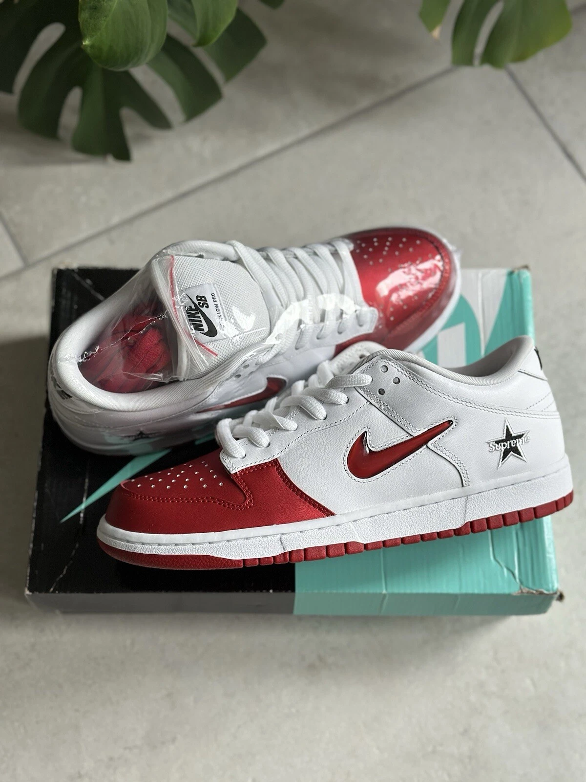 Nike Dunk SB x Supreme Jewel blanc/rouge   UK8.5   Neuf
