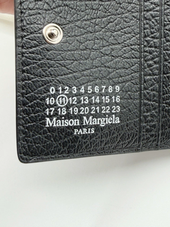 Cartera Maison Margiela de cuero negra plegable con bolsillo para monedas Foto 3 de 4