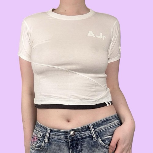 90s vintage white graphic print baby tee. Armani. Kids size, best on 4/6. - 第 1/2 張圖片
