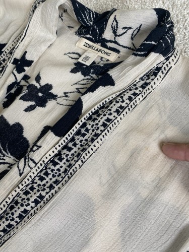 BILLABONG Robe Cover Up WOMENS M Floral Hawaiian Beige Black Kimono NEW - Picture 12 of 13