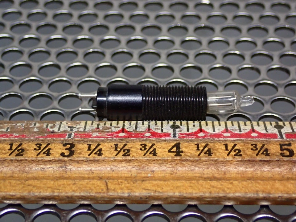 Indicadores Dialight 250-7841-15-544 56K nuevo stock antiguo (lote de 15) ver todas las fotos Foto 4 de 4