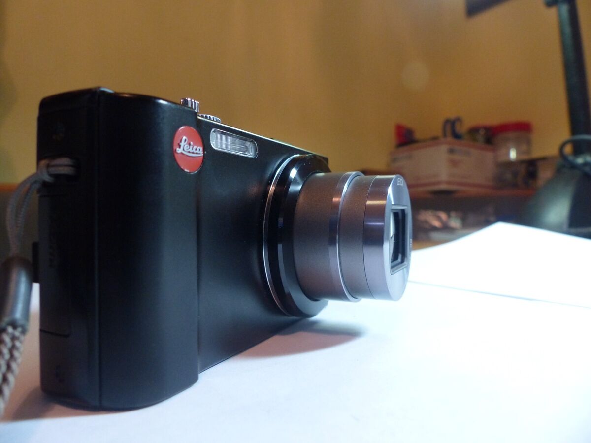 Leica V-LUX V-LUX 30 14.1 MP Digital Camera - Black for sale Leica V-LUX V-LUX 30 14.1 MP Digital Camera - Black for sale
