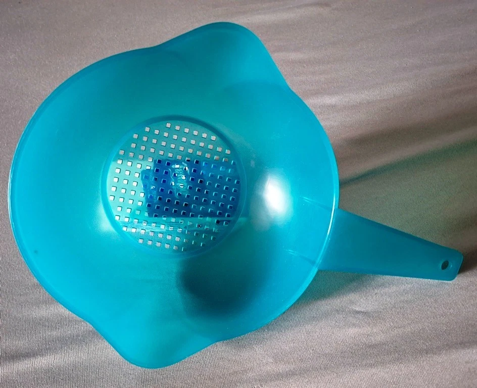 Tupperware Sieb, Goldregen, Junge Welle, Türkis transparent! NEU! - Bild 2 von 3