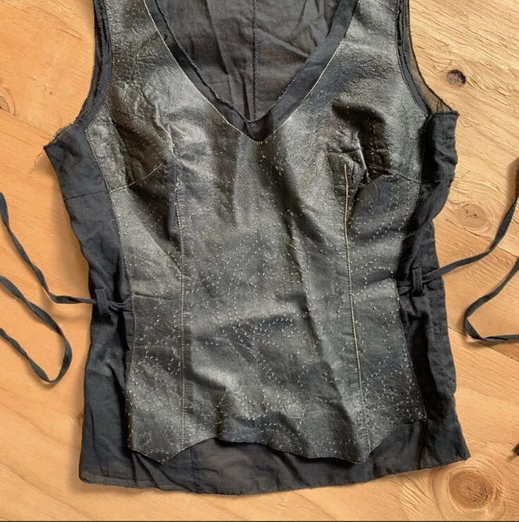 дизайнерский rozae nichols черный перфорированный кожаный топ без рукавов - Изображение 4 из 4