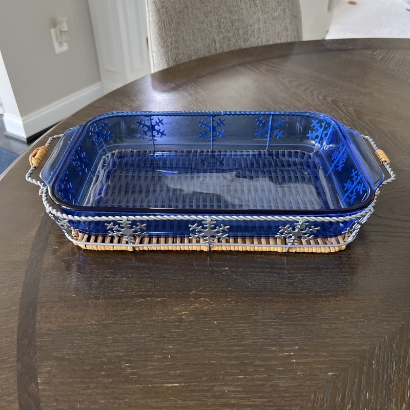 Pyrex Holiday Snowflake Blue Baking Dish With Counter Oven Rest
