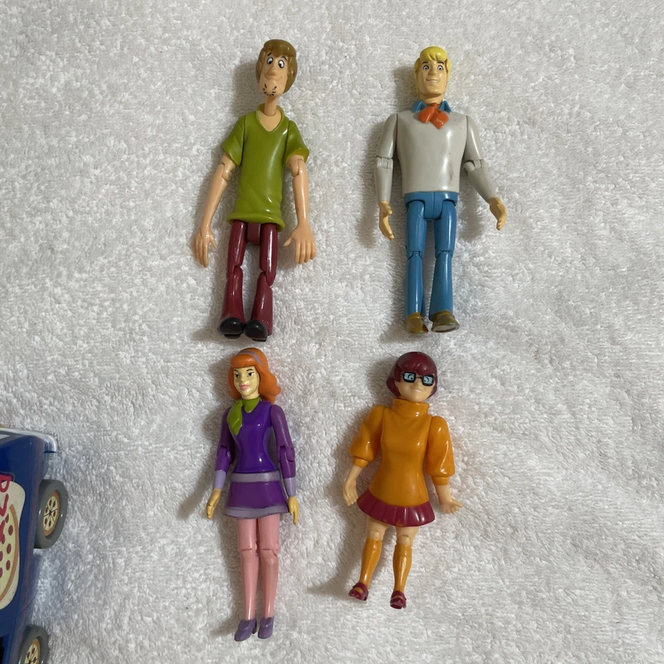 Scooby Doo Mystery Machine Toy Van And Mixed Figures - Image 3 of 4
