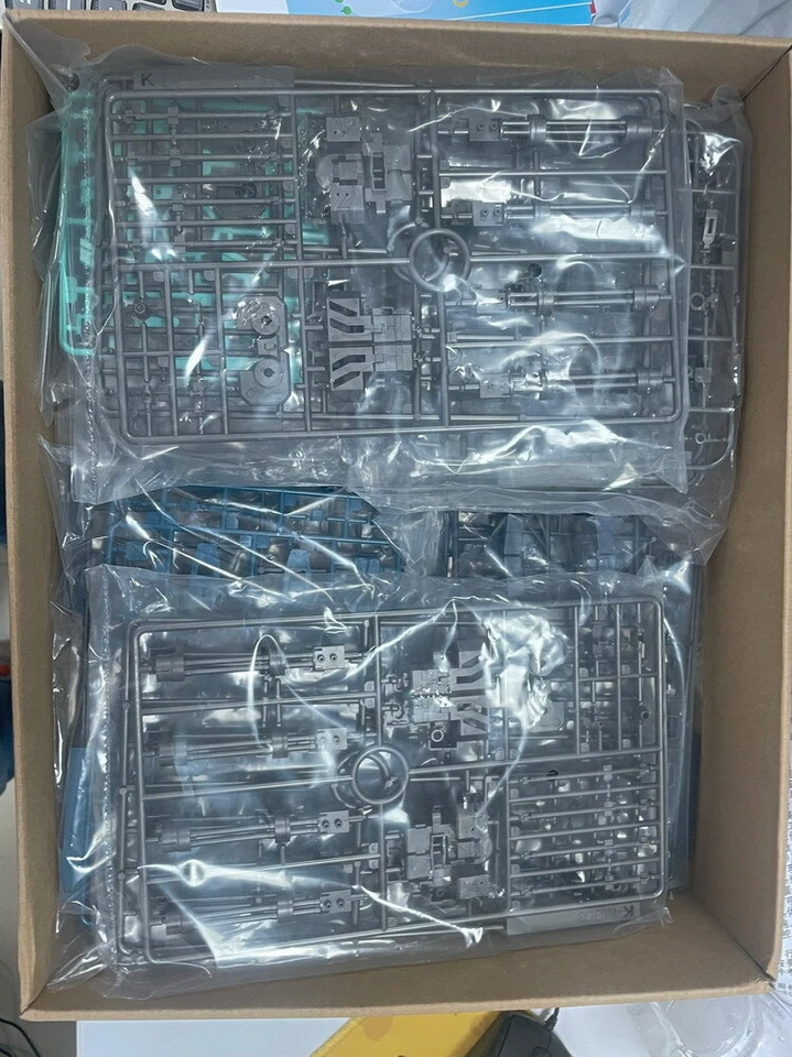 MG 1/100 HEAVYARMS CUSTOM EW with IGEL endless Waltz model kit set - Image 2 of 4