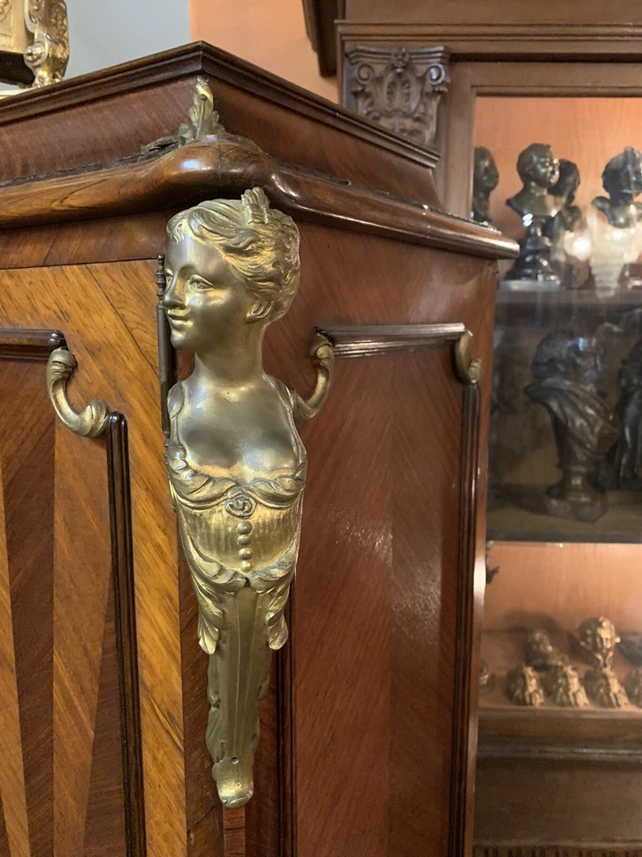 ANTIGUA FIGURA FRANCESA ESTILO LXV KinGwood DECORACIONES DE BRONCE, SIGLO XIX. Vitrina Foto 3 de 4