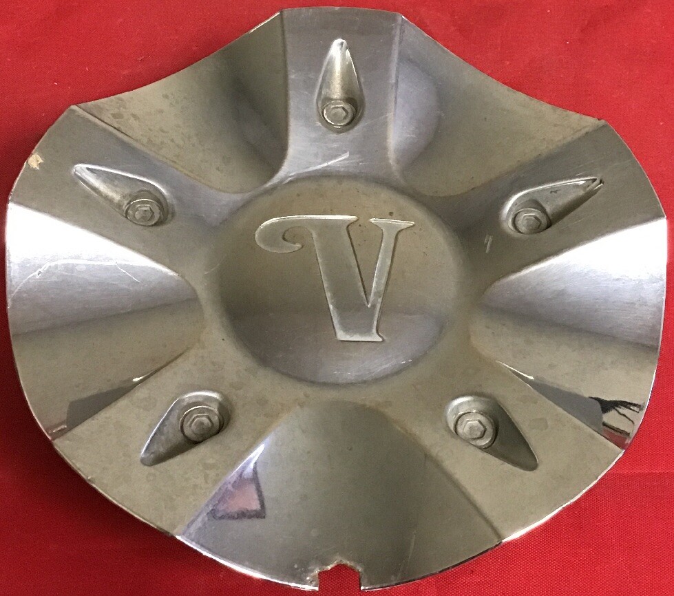 ONE USED VELOCITY ALLOYS MCD0875YA04 CHROME CENTER CAP AFTERMARKET 5457