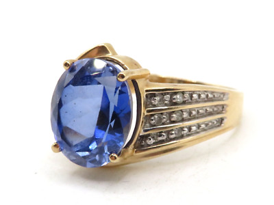 LADIES 10k YELLOW GOLD RING w LAB CREATED SAPPHIRE & 6 S.C. DIAMONDS SIZE: 7.75*